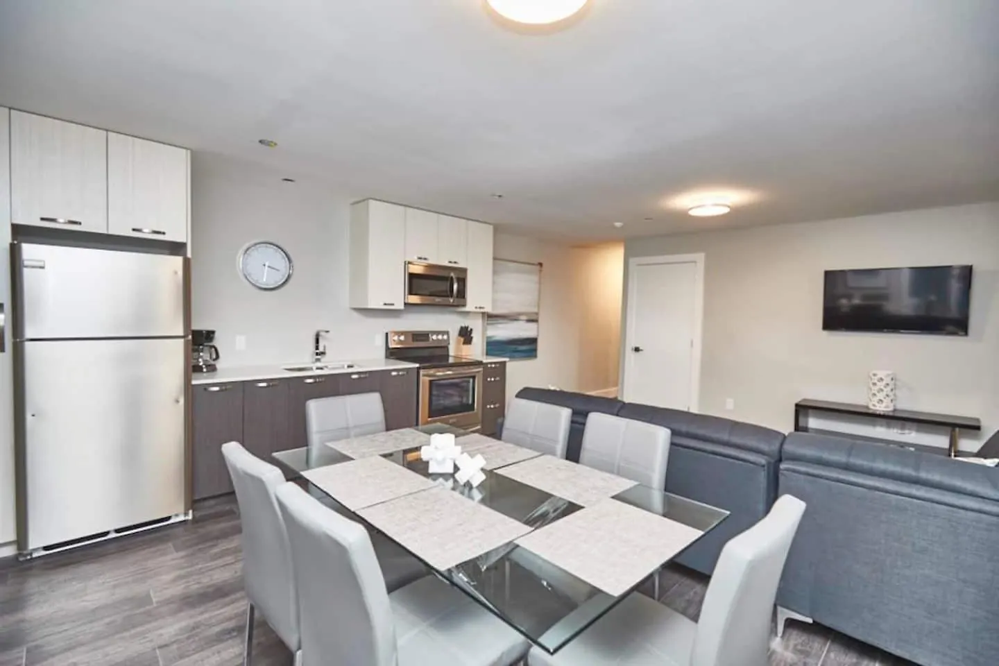 Clifton Hill Hideaway 2B -Two Bedroom Condo Niagara Falls Apartment